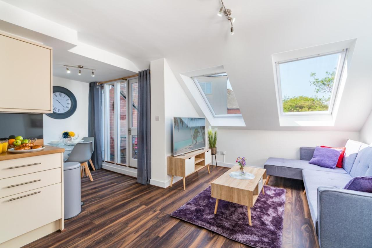Beautiful Flat Town Centre 55 Inch Smart Tv + Netflix * Andover